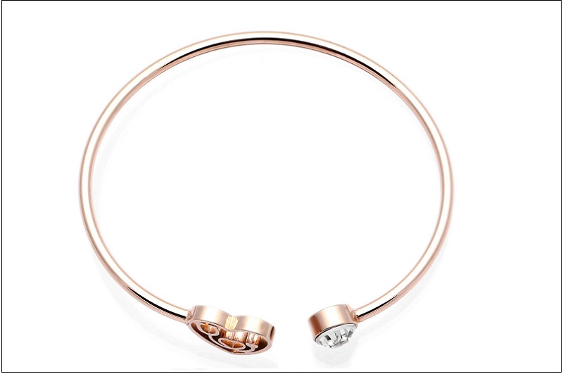 Mẫu v&ograve;ng đơn giản nhưng vẫn c&oacute; điểm nhấn ri&ecirc;ng